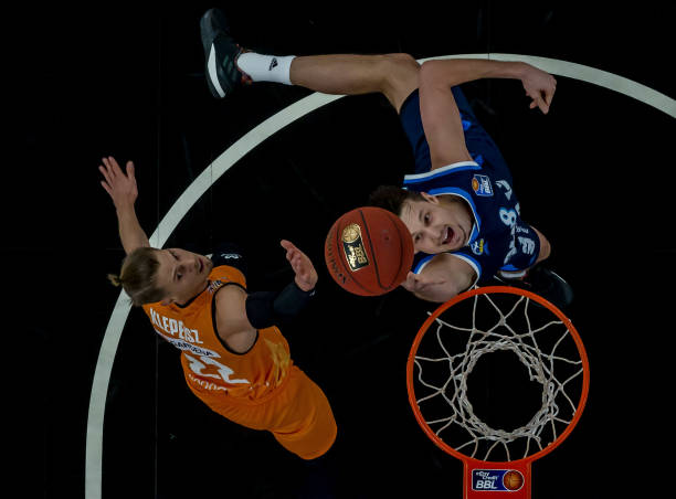 的拼抢中也 的拼抢中也